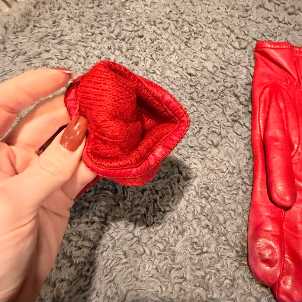 Red Leather Gloves | Lamb skin leather - Picture 3 of 5